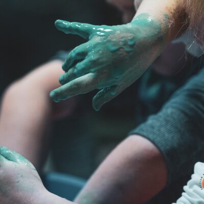 Zajęcia kreatywne i kolorowe ręce